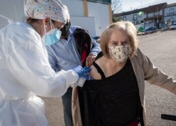 CABA: Ya pueden anotarse los mayores de 75 años para  vacunarse