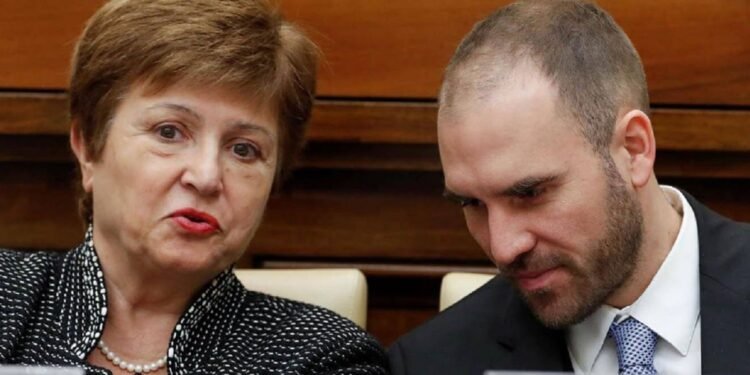 La directora del FMI afirmó que estudiará el pedido de la Argentina de reducir la carga de intereses en sus préstamos