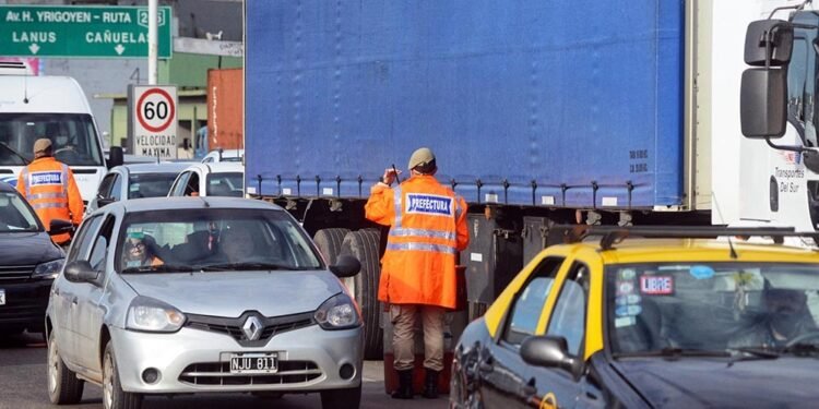 Frederic prometió medidas para mejorar la circulación de esenciales