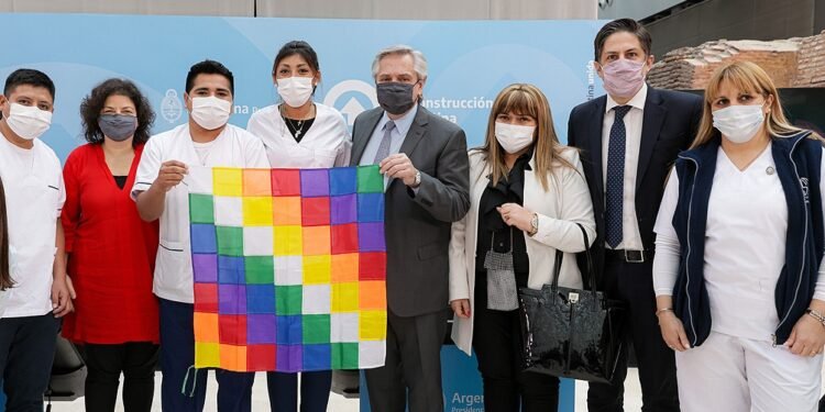 Alberto Fernández: “Los enfermeros no son empleados administrativos”