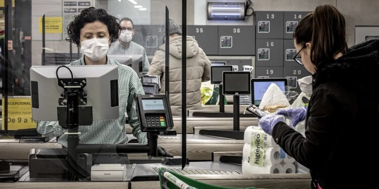 Desarrollan un dispositivo que disminuye la carga viral de coronavirus en productos