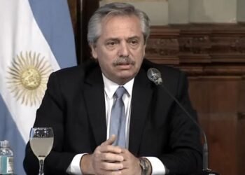 Fernández agradeció a su par Biden por la donación de 3.5 millones de vacunas