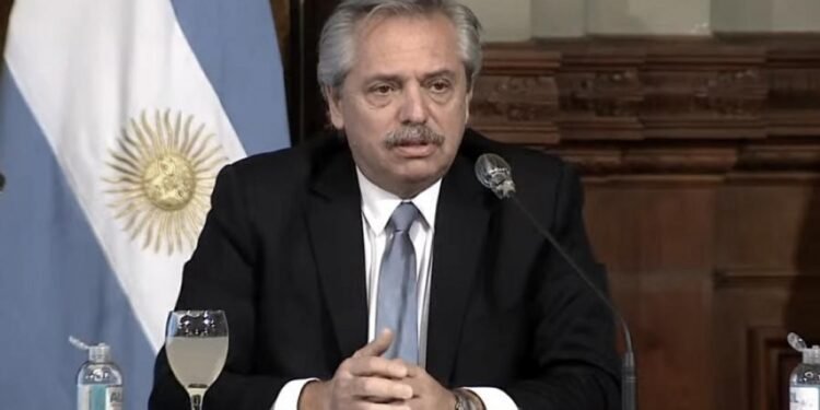 Fernández agradeció a su par Biden por la donación de 3.5 millones de vacunas