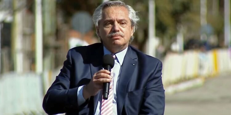 Con críticas a la oposición, el Presidente inauguró 100 obras públicas en todo el país