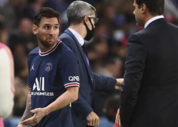 Messi está lesionado en la rodilla izquierda