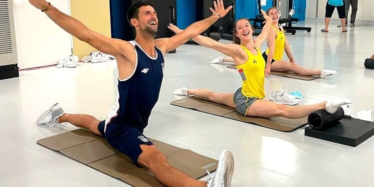 Novak Djokovic hizo furor en las redes al entrenar con las gimnastas de Bélgica en Tokio