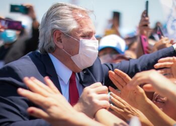 “Basta de divisiones; vamos todos de la mano por más justicia social”, clamó Fernández en Tucumán