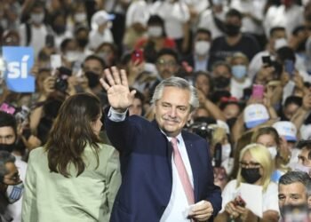 El Frente de Todos y Juntos cierran sus campañas en la provincia de Buenos Aires