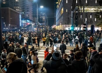 No cede el coronavirus en Países Bajos, ni las protestas contra las restricciones