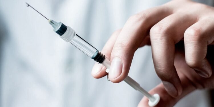 Reino Unido aprobó un tratamiento que dice ser efectivo contra la variante Ómicron