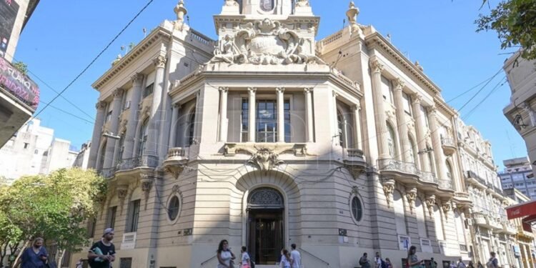 Las mujeres pueden ser socias plenas del Jockey Club después de 121 años