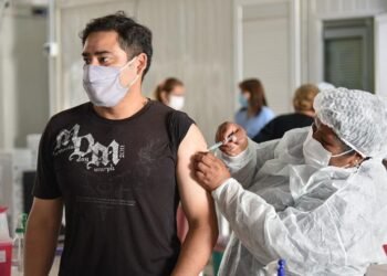 Se espera que los casos de Ómicrón “empiecen a bajar más rápido”