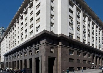 El Ministerio de Economía negó que la deuda haya crecido US$ 50.000 millones
