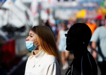 Los casos de coronavirus en Estados Unidos bajaron un 64% en las últimas dos semanas