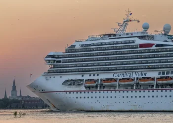Una de las grandes empresas de cruceros ya no exigirá a los pasajeros que usen mascarillas