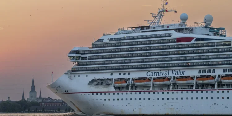 Una de las grandes empresas de cruceros ya no exigirá a los pasajeros que usen mascarillas