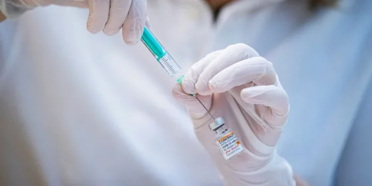 ¿Las vacunas COVID son menos efectivas en los fumadores?