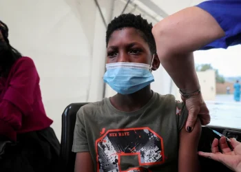 ¿Las vacunas COVID puede producir inflamación en adolescentes?