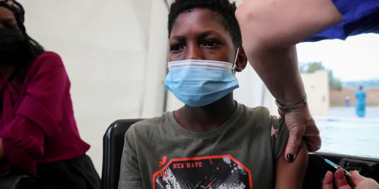 ¿Las vacunas COVID puede producir inflamación en adolescentes?