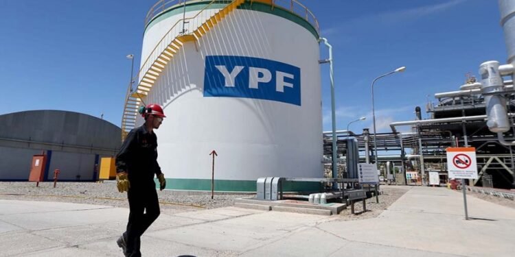 YPF obtuvo en el último trimestre de 2021 una ganancia neta de casi $25.000 millones