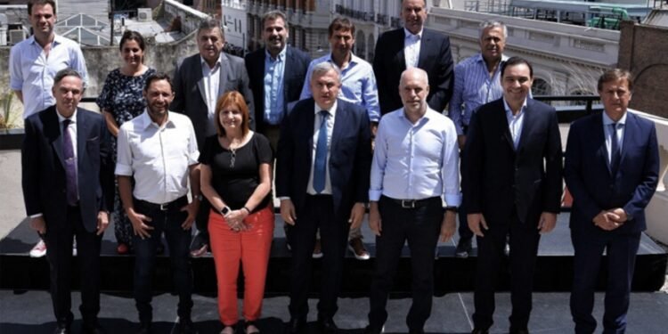 JxC “no empujará” al default pero aclaró que “no comparte” el programa económico