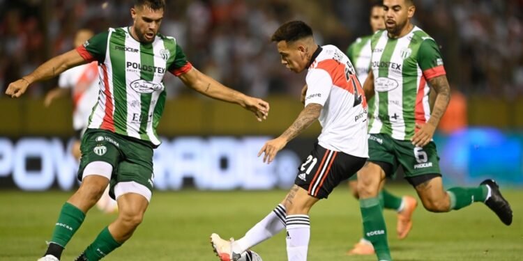 River cumplió el trámite y goleó sin inconvenientes a Laferrere en Salta