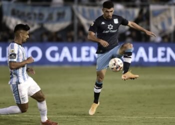 Racing visita a Atlético Tucumán en busca de un triunfo para seguir cerca de la punta
