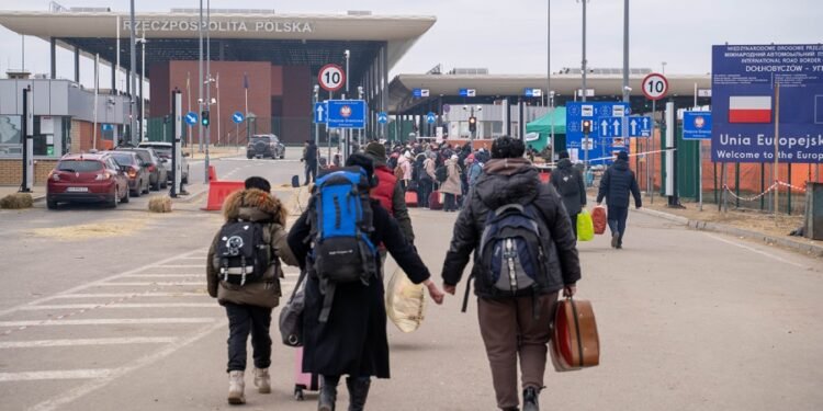 Según la ONU, más de tres millones de personas huyeron de la guerra en Ucrania