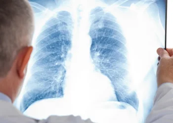 Qué son los “anticuerpos falsos” y por qué pueden producir coágulos en pacientes con COVID-19