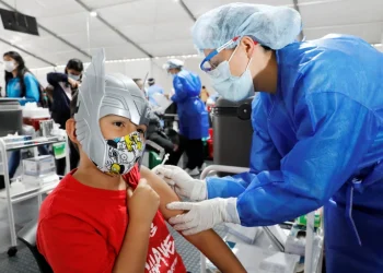 5 certezas sobre Ómicron respondidas por expertos: detección, tercera dosis y refuerzos en menores de 11 años