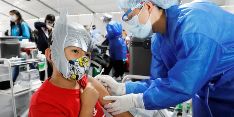 5 certezas sobre Ómicron respondidas por expertos: detección, tercera dosis y refuerzos en menores de 11 años