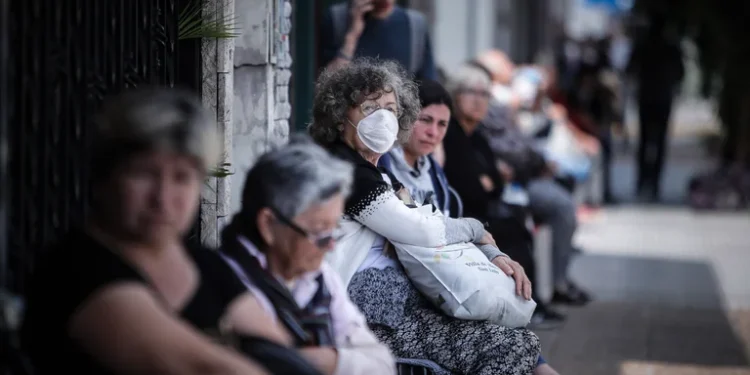 Bono para jubilados: el Gobierno oficializó el pago de $6.000 en abril