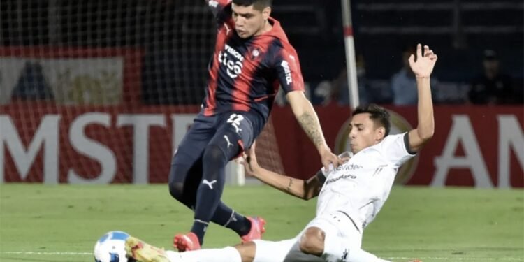 Colón se juega su futuro ante Cerro Porteño de Paraguay