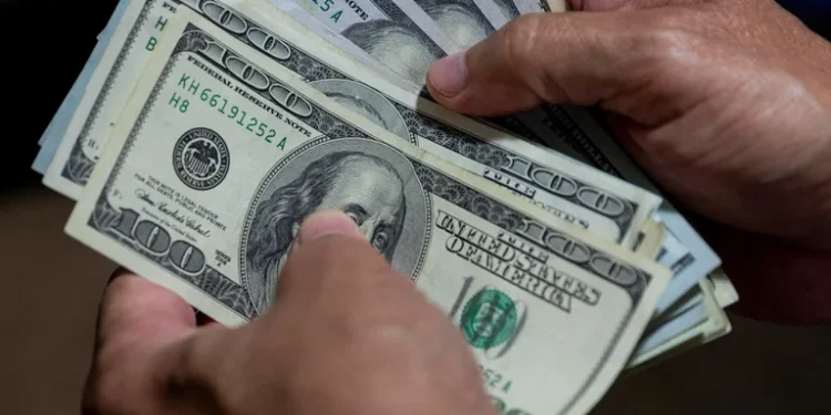 Argentina acumula una inflación de 8,5% en dólares, cuando la divisa está en el mundo en el nivel más alto de los últimos 22 años