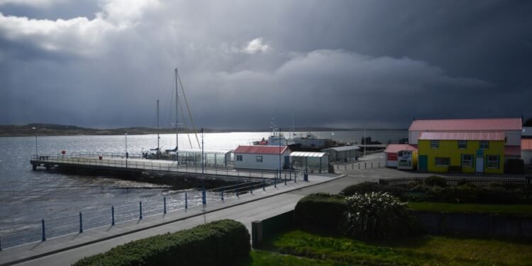 Argentina ratifica su soberanía sobre Malvinas: cuestiona la presencia militar británica