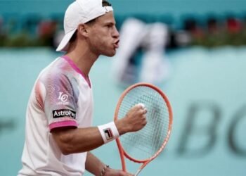 Schwartzman, único argentino en Wimbledon, está 1 a 1 en sets ante el inglés Broady