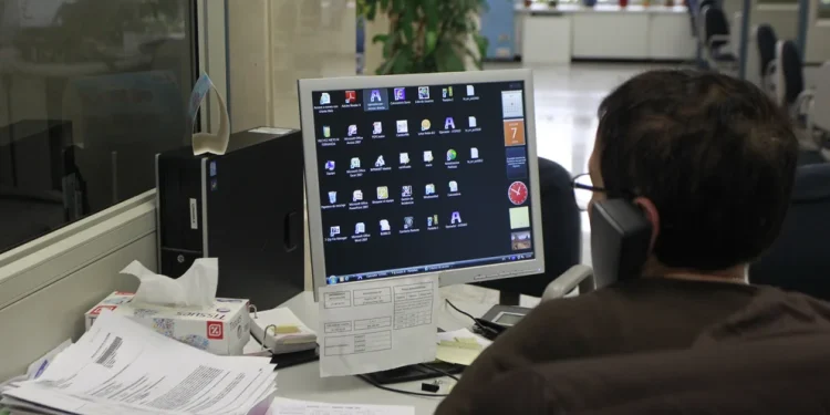 Empleo público y déficit fiscal: cayó el gasto en contratados pero subió en personal permanente