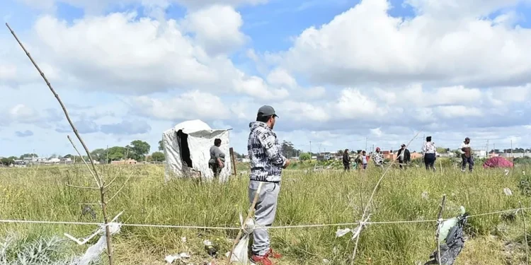 Un juez de Mar del Plata falló en contra del desalojo de un predio municipal y ordenó que se les suministre alimento a los usurpadores