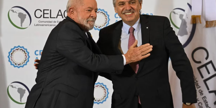 Moneda común con Brasil: los datos con los que se advierte sobre las dificultades para lograr ese objetivo