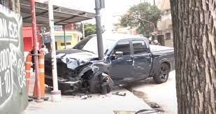 Robó una camioneta en Avellaneda, escapó, chocó tres autos y atropelló a una mujer en Barracas