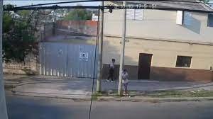 terrible robo a un adolescente que salía del colegio