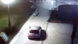 manejaba alcoholizado, subió con el auto a la Plaza del Congreso y se quedó dormido