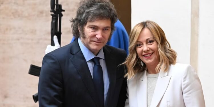 Con expectativa en definir detalles de la visita de Giorgia Meloni al país, Javier Milei se reunió con el canciller de Italia