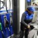 YPF bajó los precios de los combustibles: cuánto cuestan la nafta y el gasoil en CABA