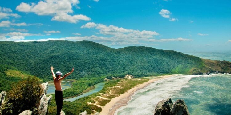 Vacaciones de verano en Brasil: destinos económicos tras la devaluación del real