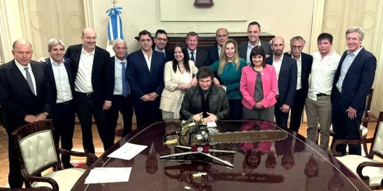 El Presidente junto a su gabinete en la Casa Rosada