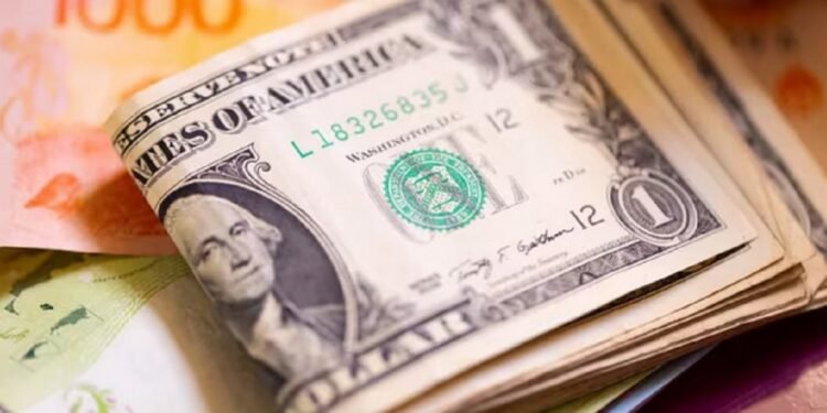 Tras la baja en la tasa de interés, el Gobierno iniciará un nuevo esquema cambiario que aún discute con el FMI