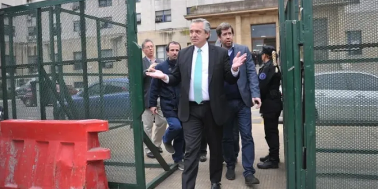 Alberto Fernández participa de una audiencia clave que definiría su futuro en la causa Seguros