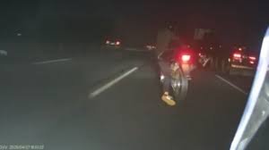 un ingeniero escapó en moto de dos ladrones armados que intentaron robarle