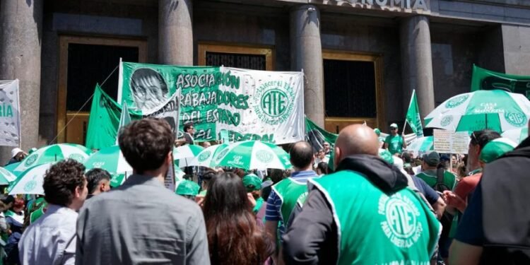 Aumentan partidas para Defensa, Salud y SIDE
